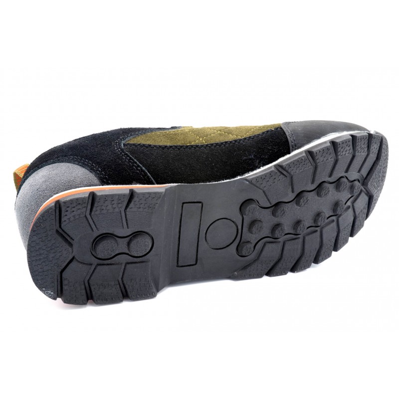 Praylas Layna Kaki/Negro - Zapatilla Treking con membrana impermeable